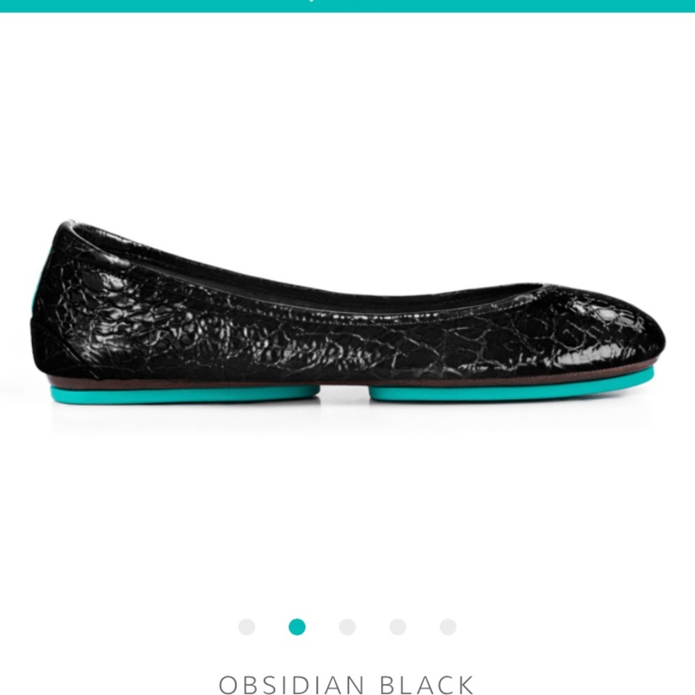 ❌SOLD ❌EC-Make a bold, sophisticated statement in Obsidian Black Tieks